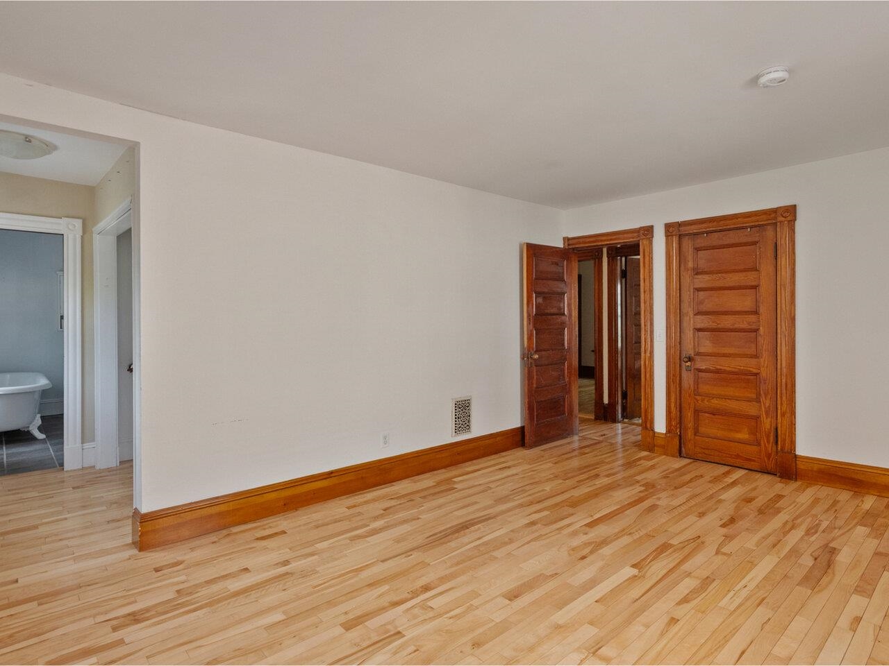 Burlington, Vermont, 05401, United States, 5 Bedrooms Bedrooms, ,2 BathroomsBathrooms,Residential,For Sale,1862244