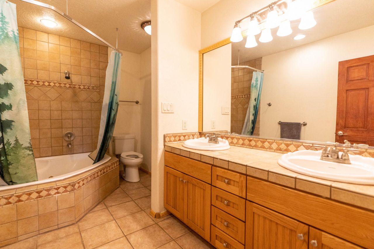 Los Ranchos, New Mexico, 87114, United States, 4 Bedrooms Bedrooms, ,5 BathroomsBathrooms,Residential,For Sale,1720943