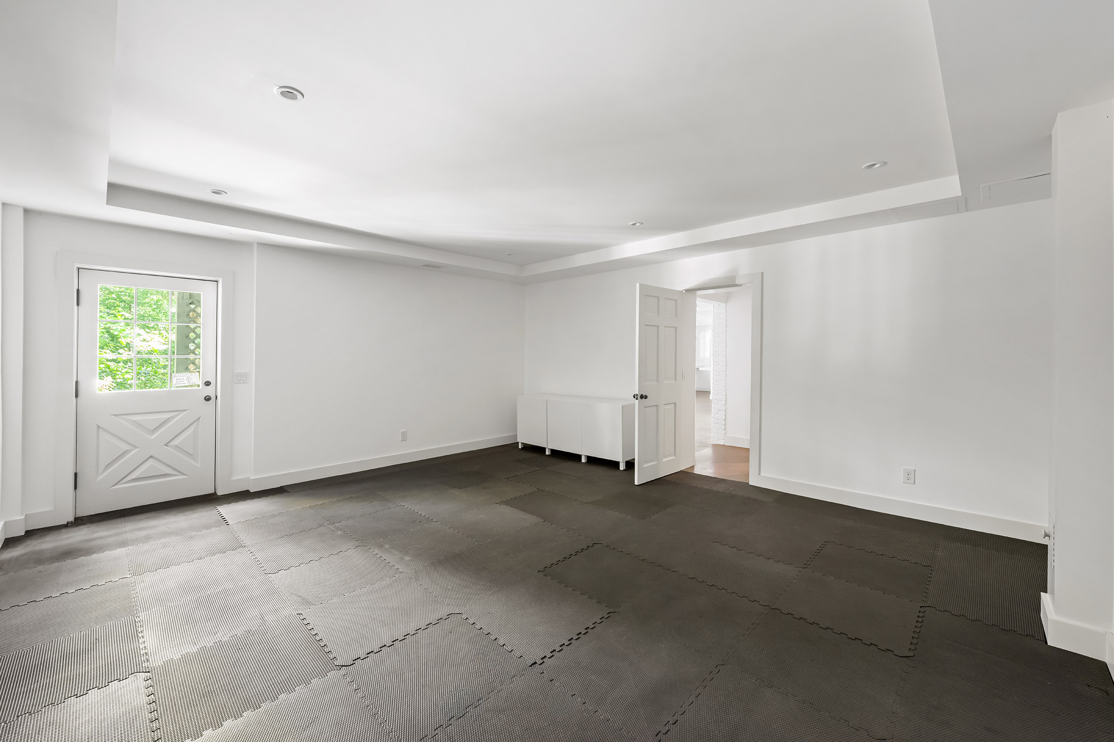  Timeless Architecture and Modern Livability Converge in Tuxedo Park Home - 物件實景