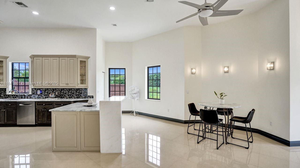 Davie, Florida, 33330, United States, 5 Bedrooms Bedrooms, ,5 BathroomsBathrooms,Residential,For Sale,1896833