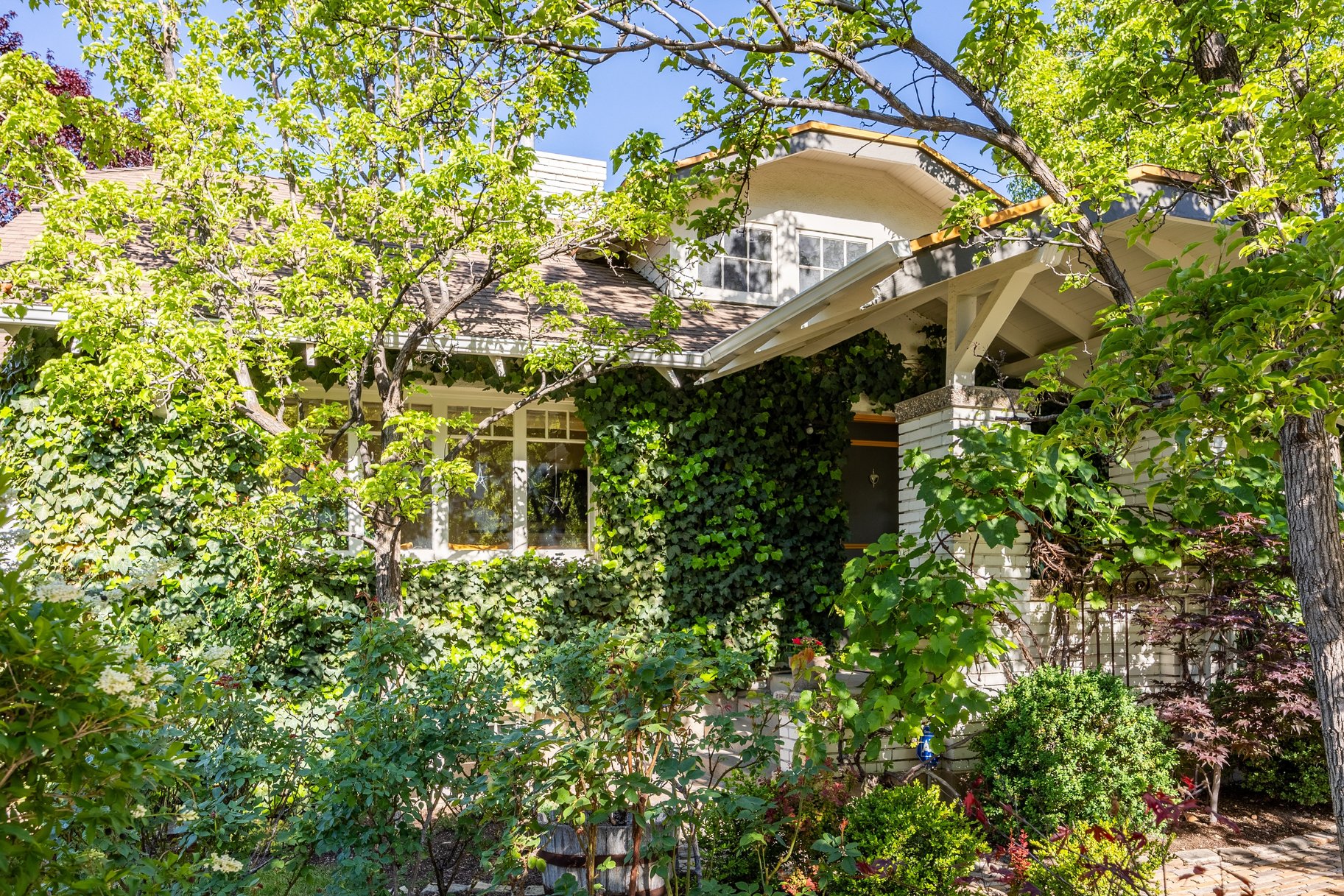  Timeless Bungalow with Enjoyable Outdoor Living - 物件實景