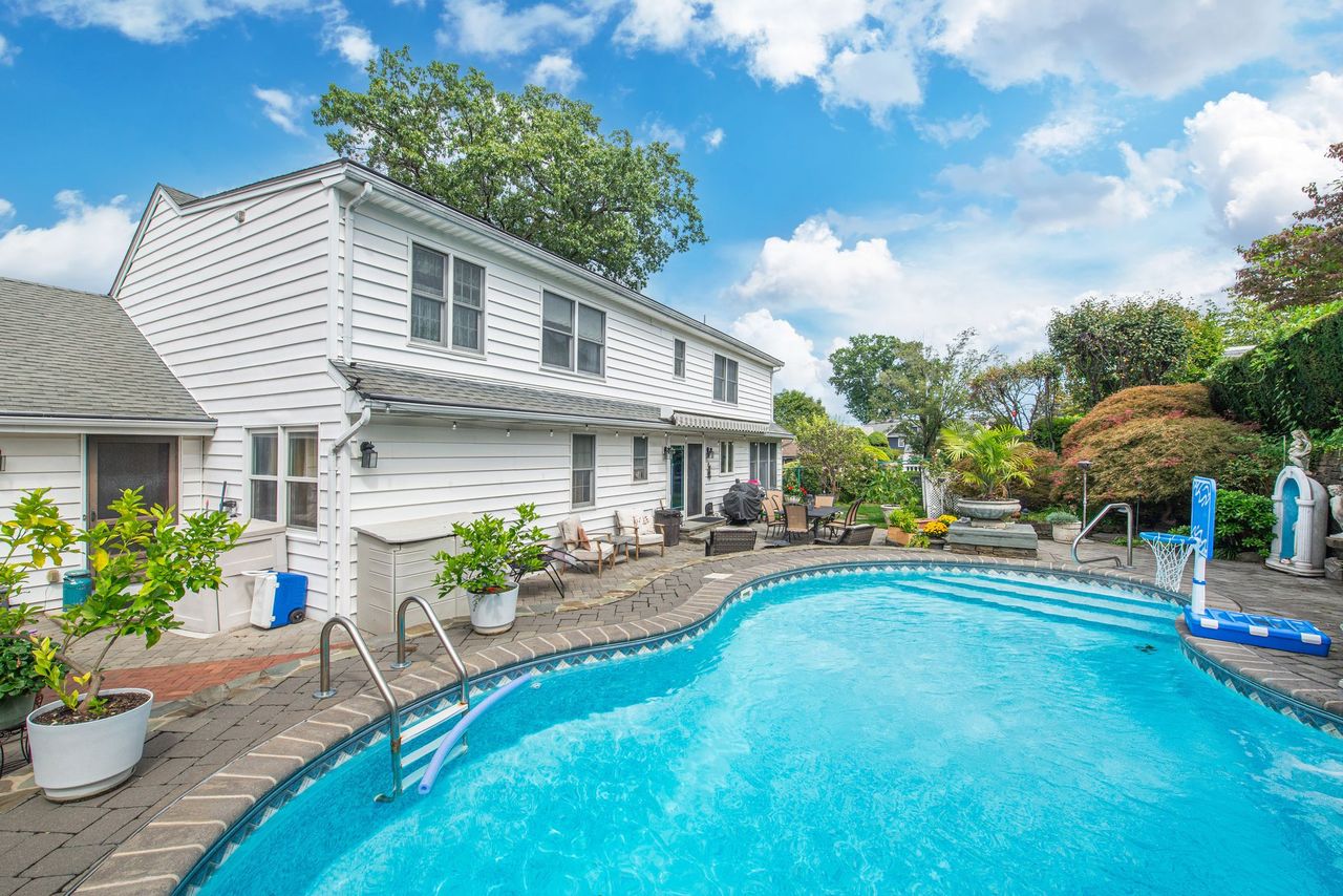 Wood Ridge, New Jersey, 07075, United States, 4 Bedrooms Bedrooms, ,4 BathroomsBathrooms,Residential,For Sale,1978112