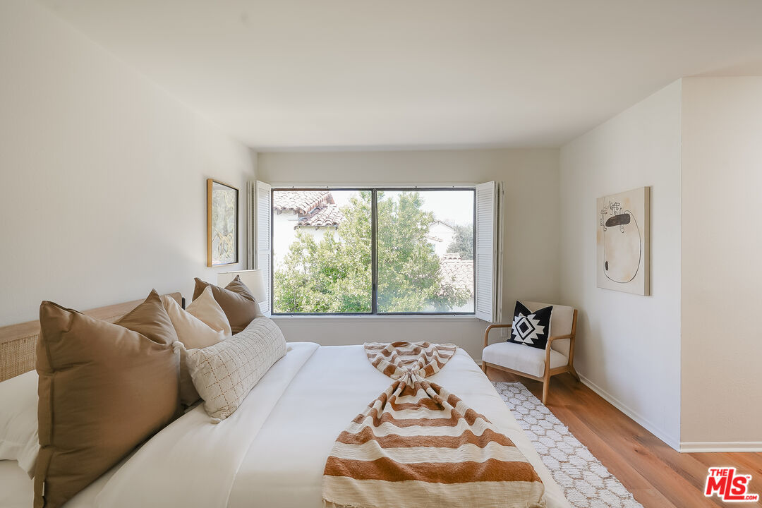 Los Angeles, California, 90025, United States, 2 Bedrooms Bedrooms, ,3 BathroomsBathrooms,Residential,For Sale,1940642