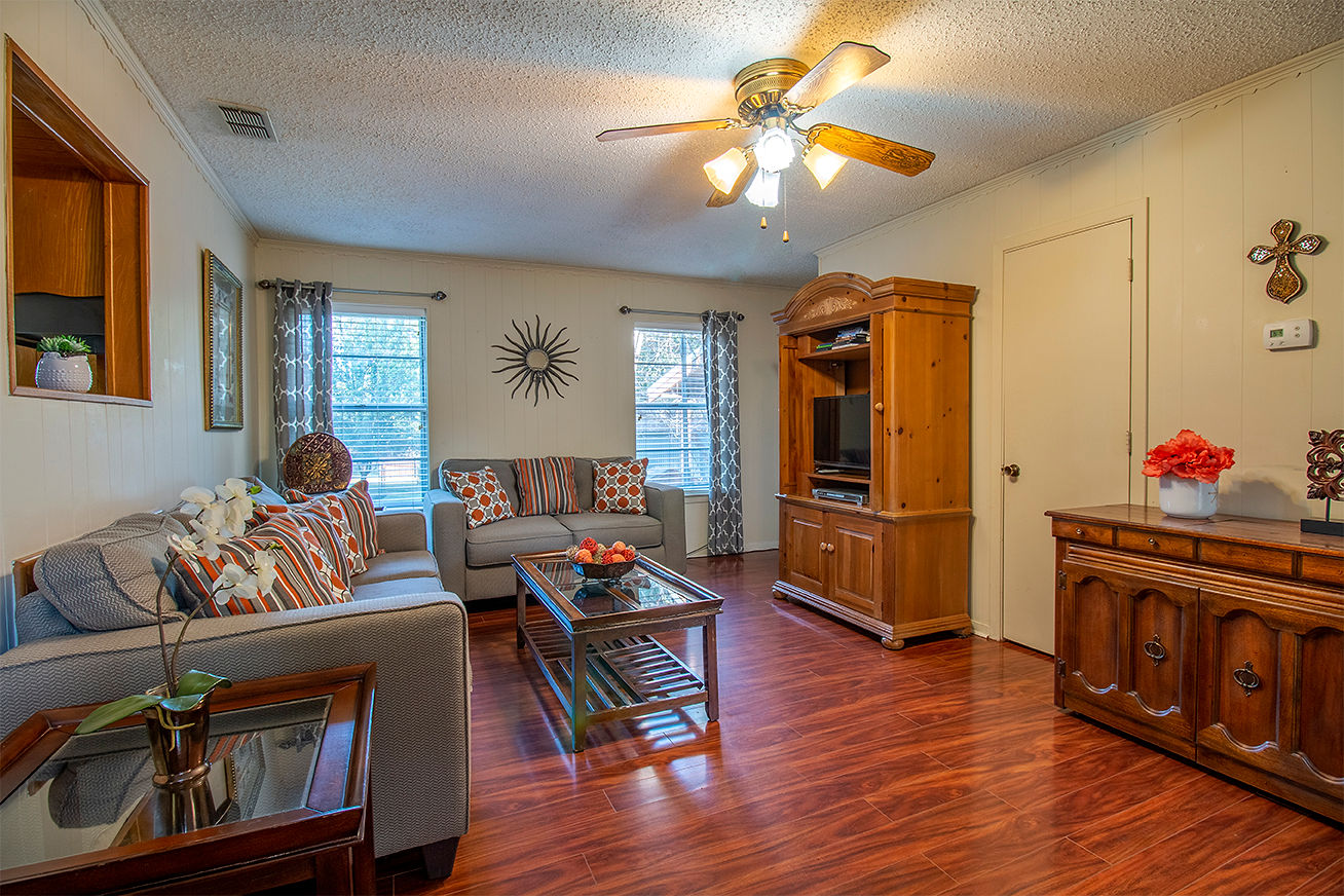 GRAND SALINE, Texas, 75140, United States, 3 Bedrooms Bedrooms, ,2 BathroomsBathrooms,Residential,For Sale,1960368