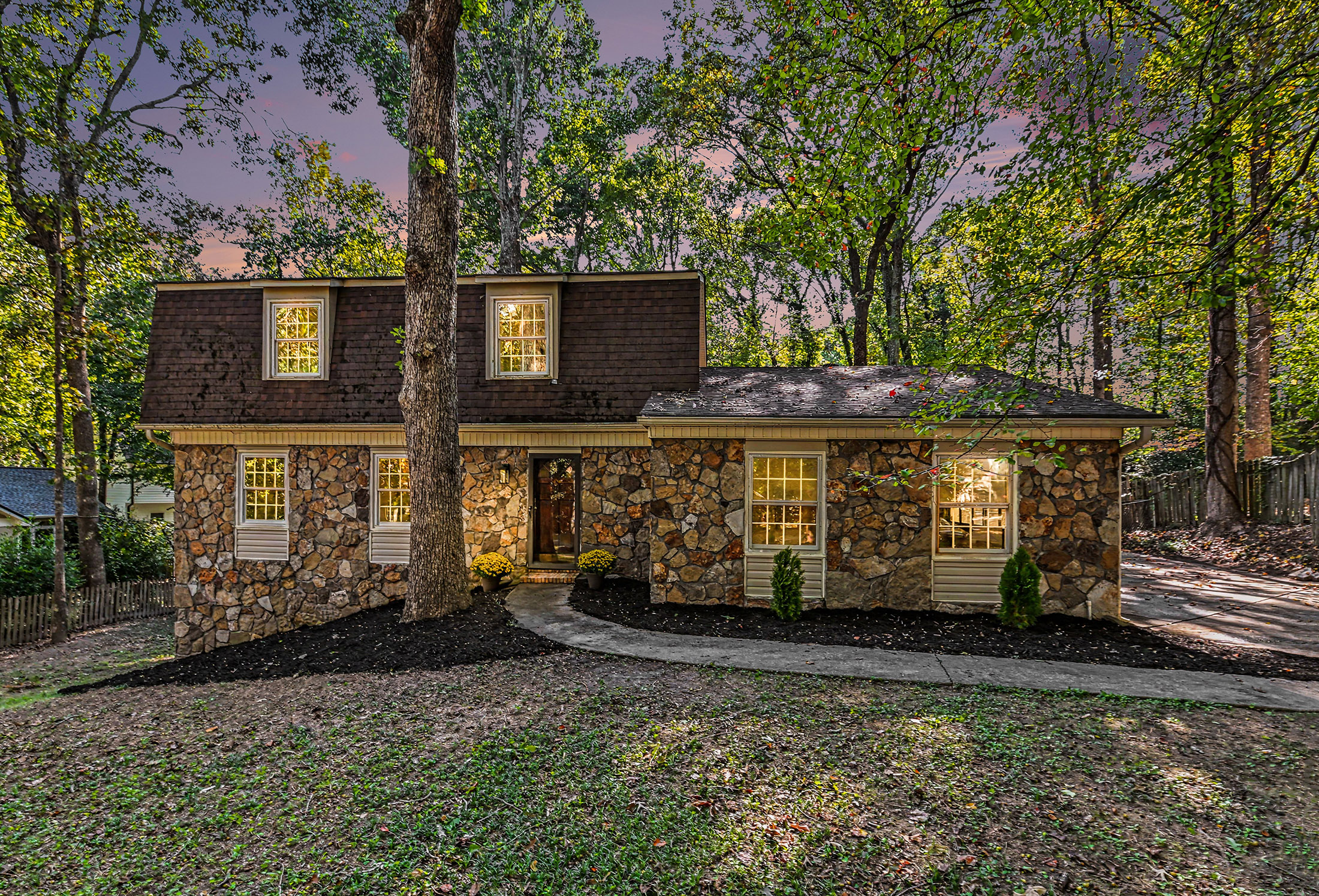  Charming Updated Traditional Home in a Desirable Community - 物件實景
