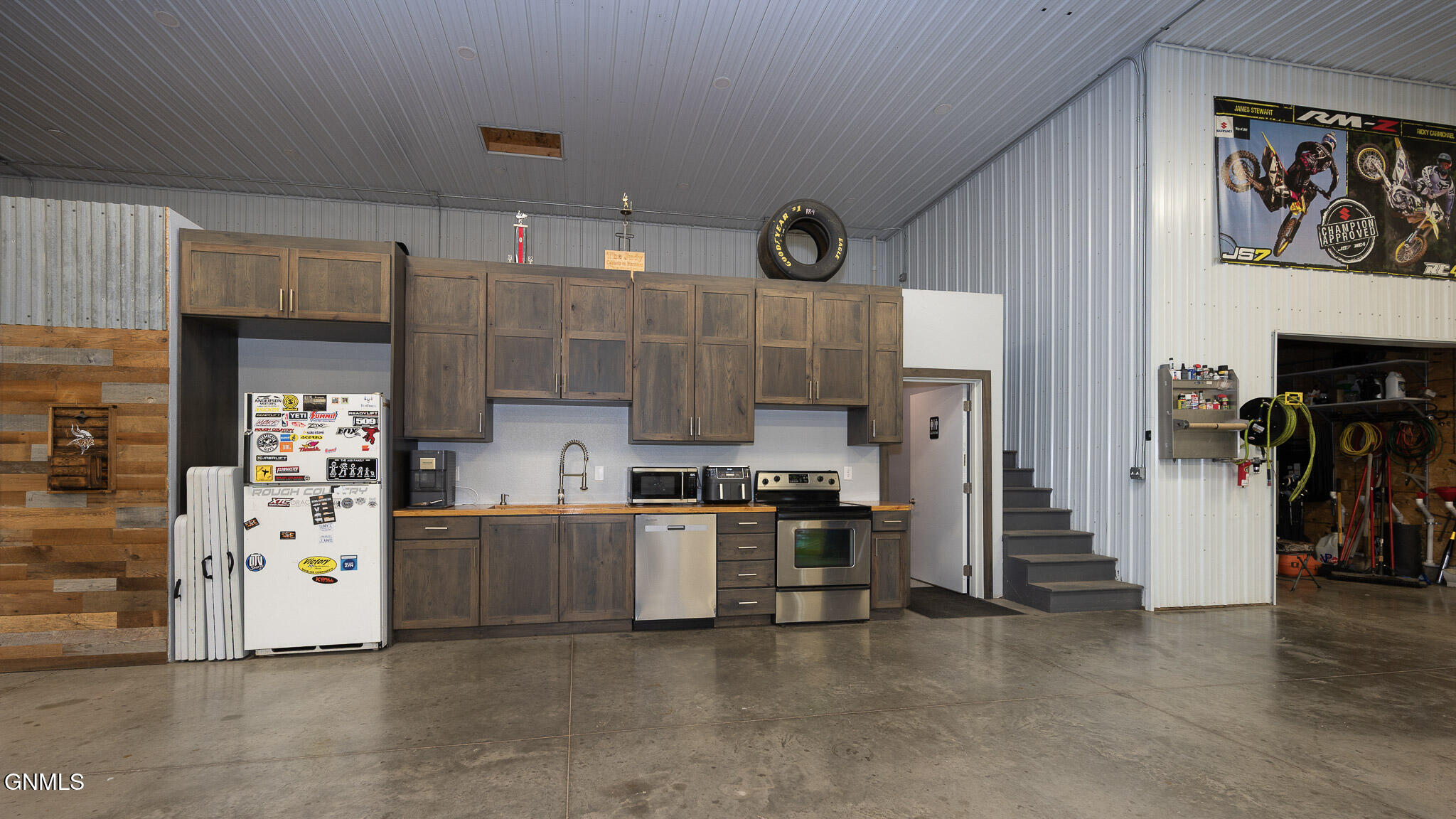 Center, North Dakota, 58530, United States, 4 Bedrooms Bedrooms, ,3 BathroomsBathrooms,Residential,For Sale,1904548