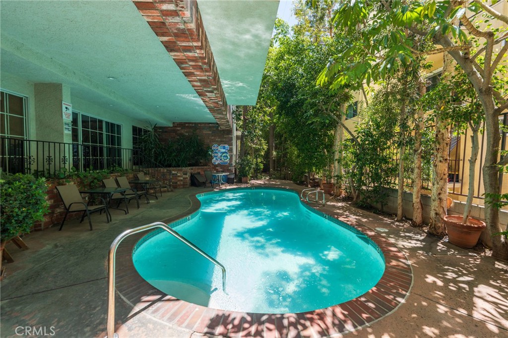 Los Angeles, California, 90024, United States, 2 Bedrooms Bedrooms, ,2 BathroomsBathrooms,Residential,For Sale,1828598