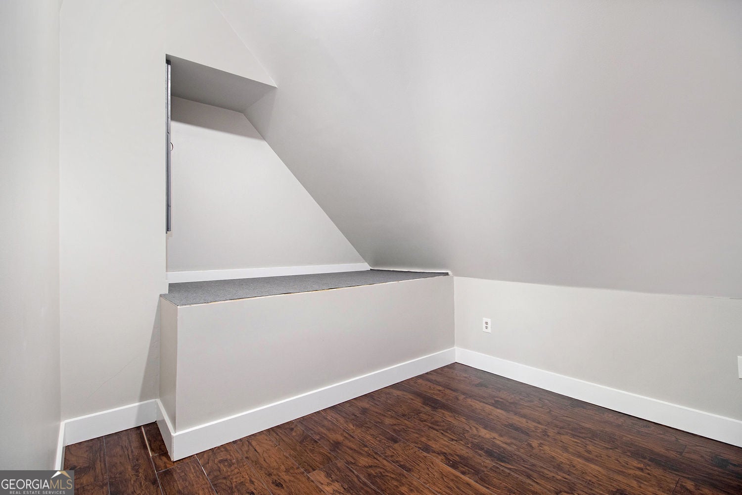 Cumming, Georgia, 30028, United States, 4 Bedrooms Bedrooms, ,3 BathroomsBathrooms,Residential,For Sale,1997865