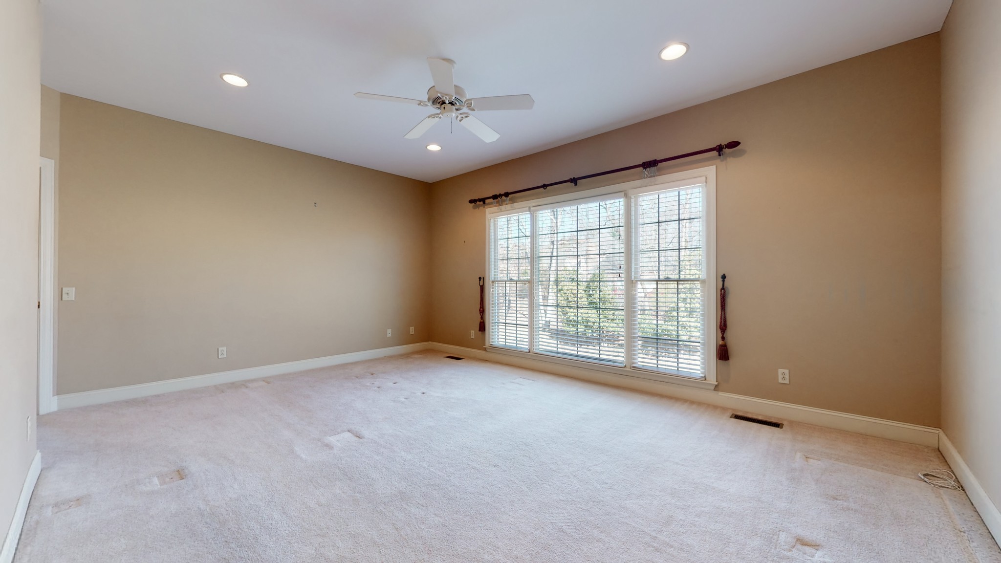 Tullahoma, Tennessee, 37388, United States, 6 Bedrooms Bedrooms, ,5 BathroomsBathrooms,Residential,For Sale,1978966