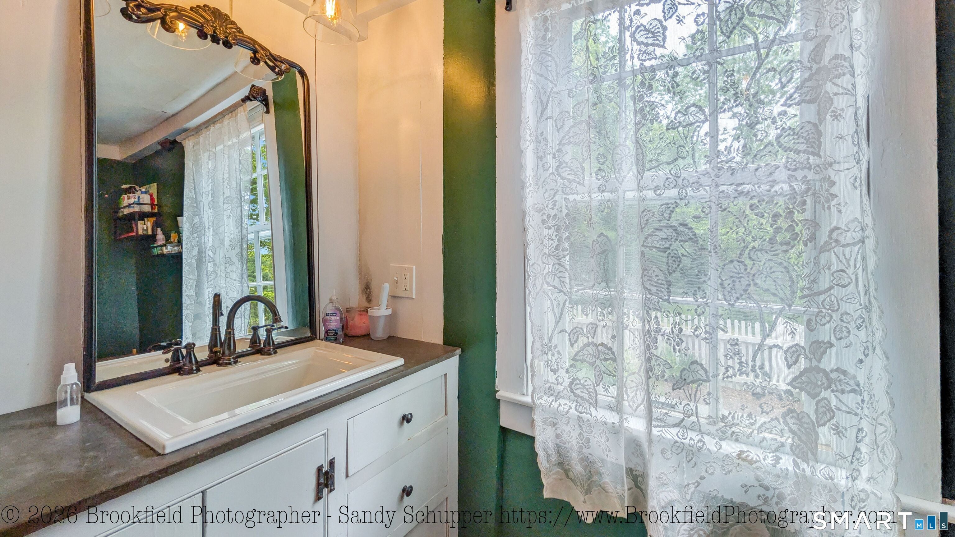 Southbury, Connecticut, 06488, United States, 3 Bedrooms Bedrooms, ,3 BathroomsBathrooms,Residential,For Sale,2048179