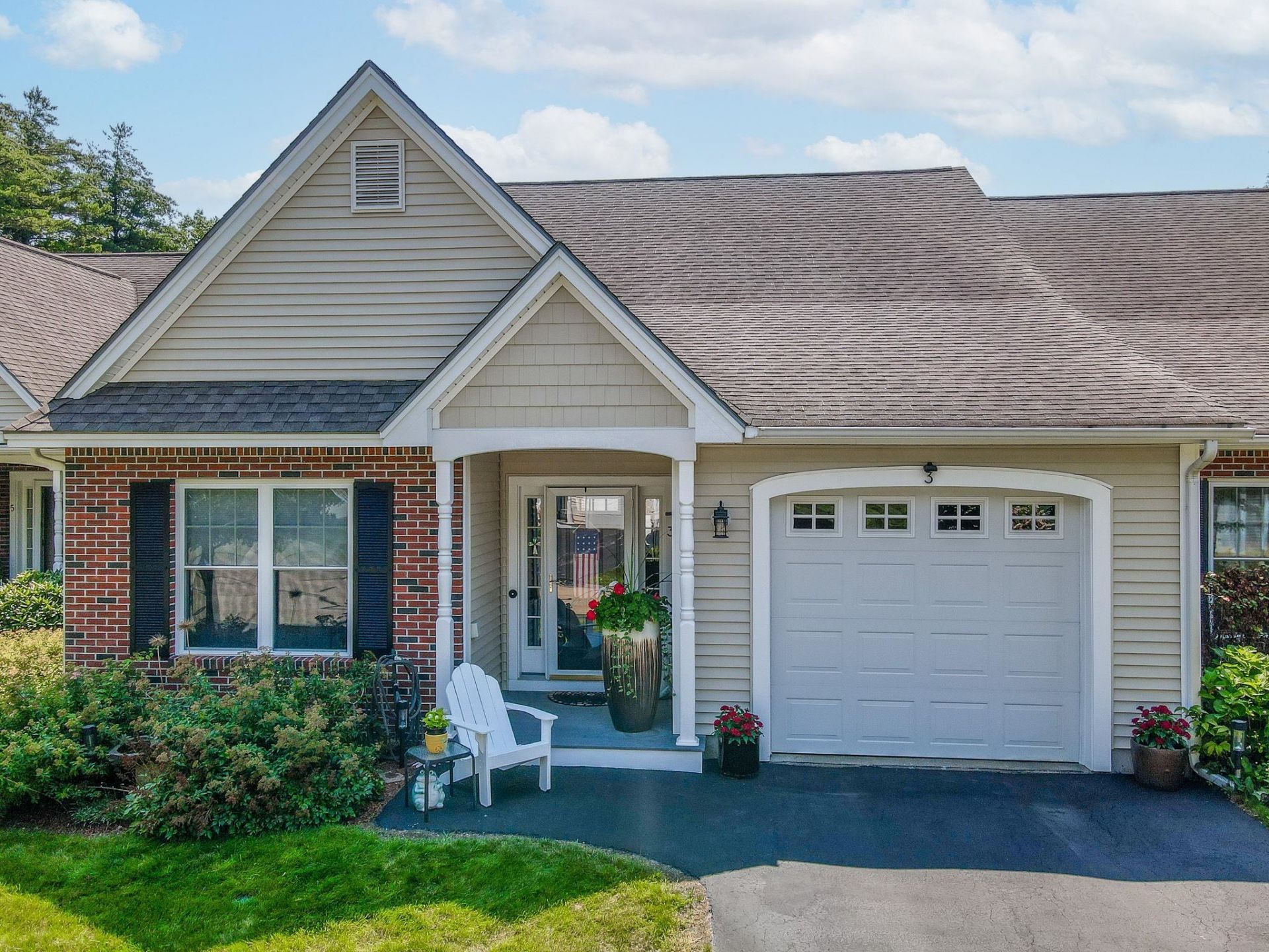 Mission Ln, Hudson, NH 03051