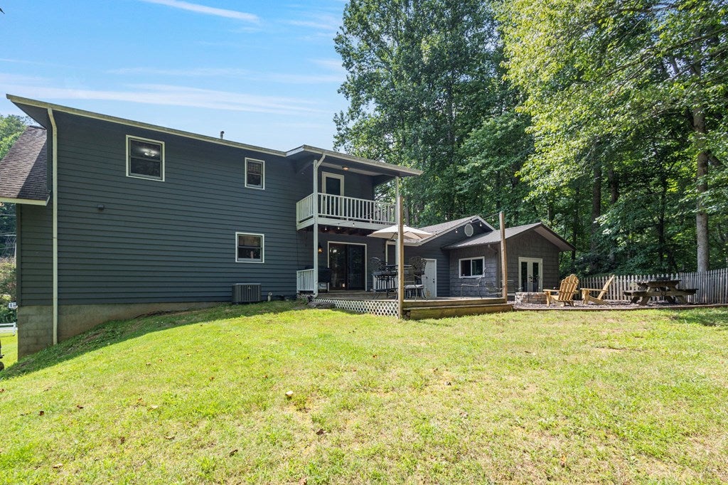 Hayesville, North Carolina, 28904, United States, 4 Bedrooms Bedrooms, ,2 BathroomsBathrooms,Residential,For Sale,1871296