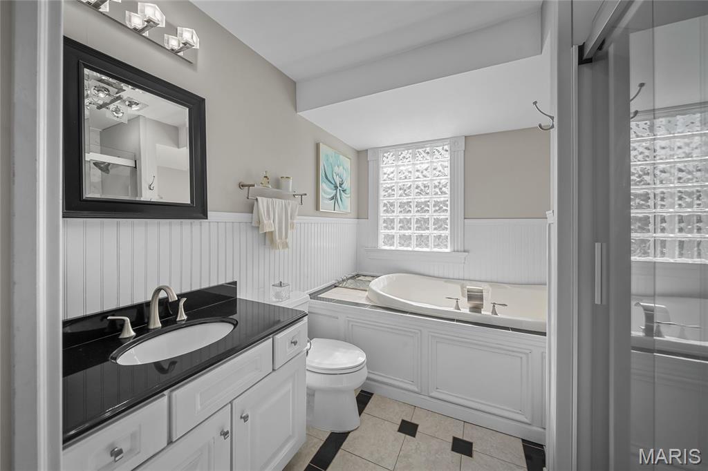 Kirkwood, Missouri, 63122, United States, 4 Bedrooms Bedrooms, ,4 BathroomsBathrooms,Residential,For Sale,1986224