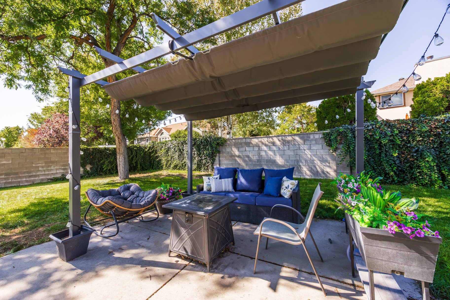  Multigenerational Living in South Jordan: 5 Beds, 2 Kitchens, 0.33-Acre Lot - 物件實景