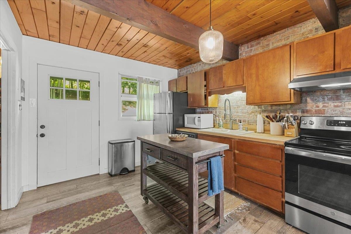 Stowe, Vermont, 05672, United States, 3 Bedrooms Bedrooms, ,2 BathroomsBathrooms,Residential,For Sale,1901768