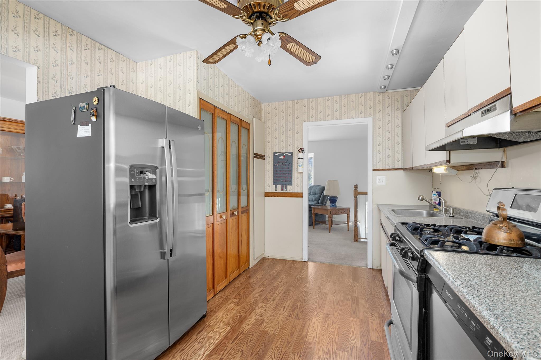 Deer Park, New York, 11729, United States, 5 Bedrooms Bedrooms, ,3 BathroomsBathrooms,Residential,For Sale,1938283