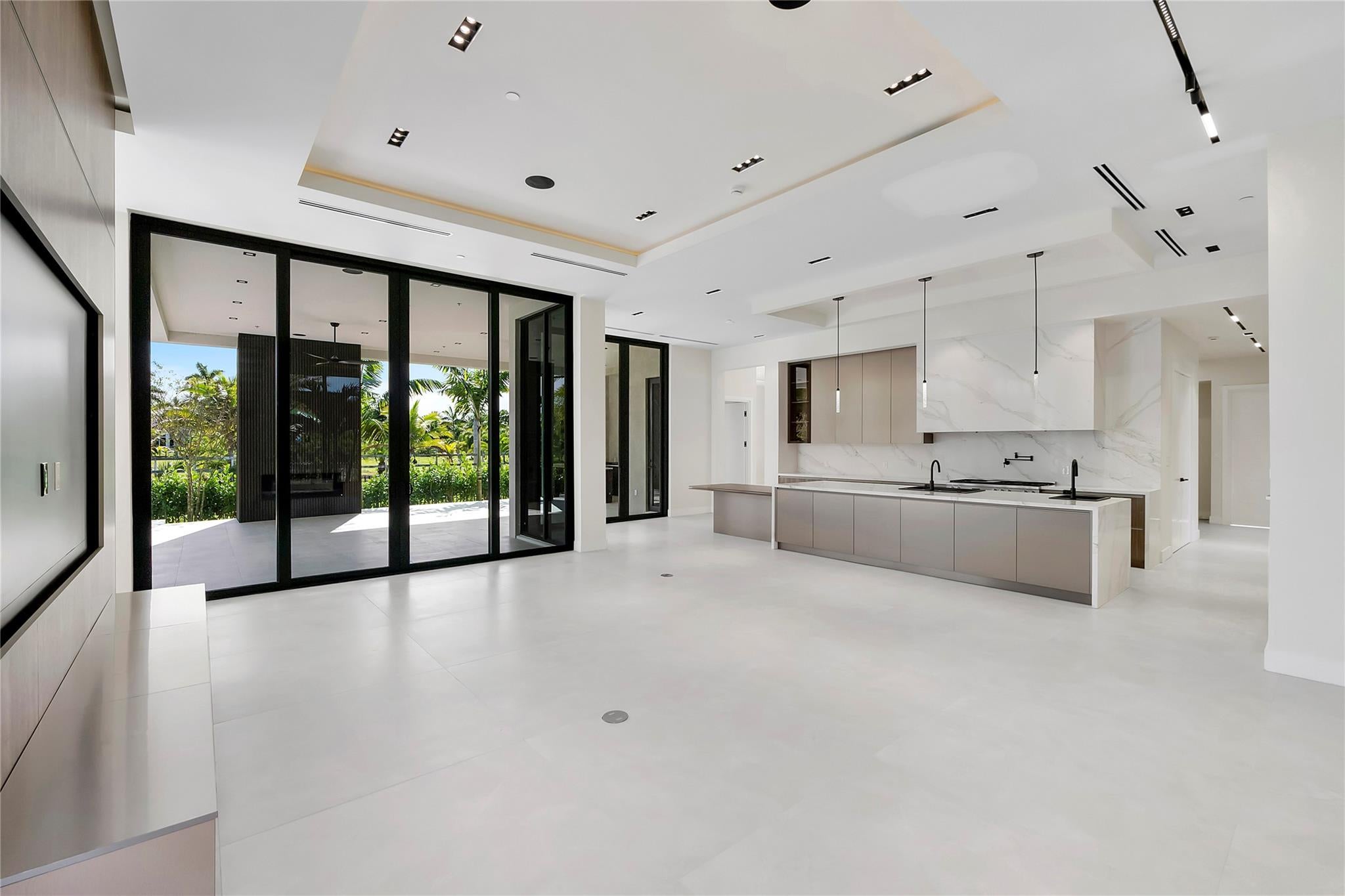 Plantation, Florida, 33323, United States, 6 Bedrooms Bedrooms, ,8 BathroomsBathrooms,Residential,For Sale,1984384