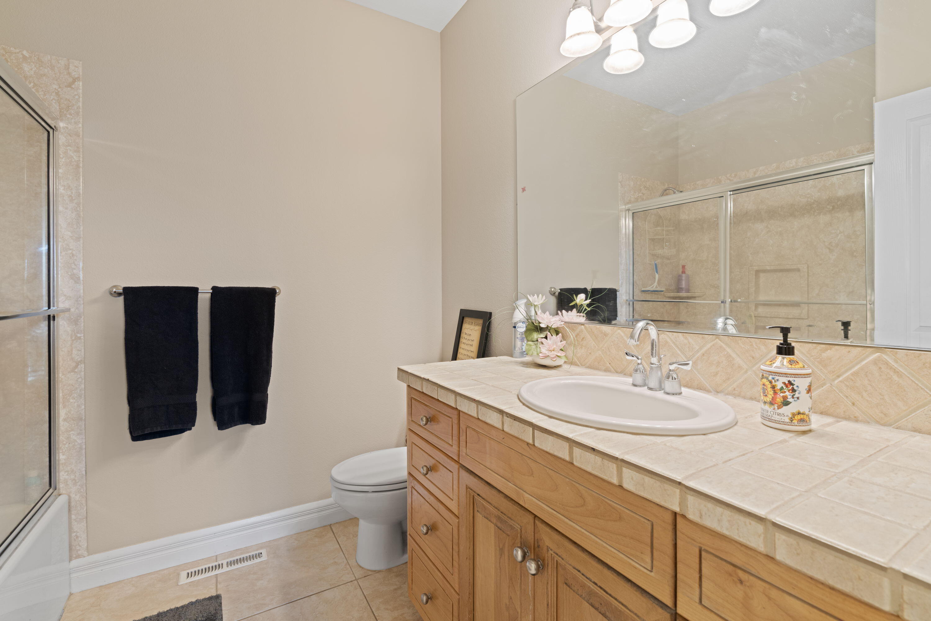 Redmond, Oregon, 97756, United States, 3 Bedrooms Bedrooms, ,3 BathroomsBathrooms,Residential,For Sale,1926997