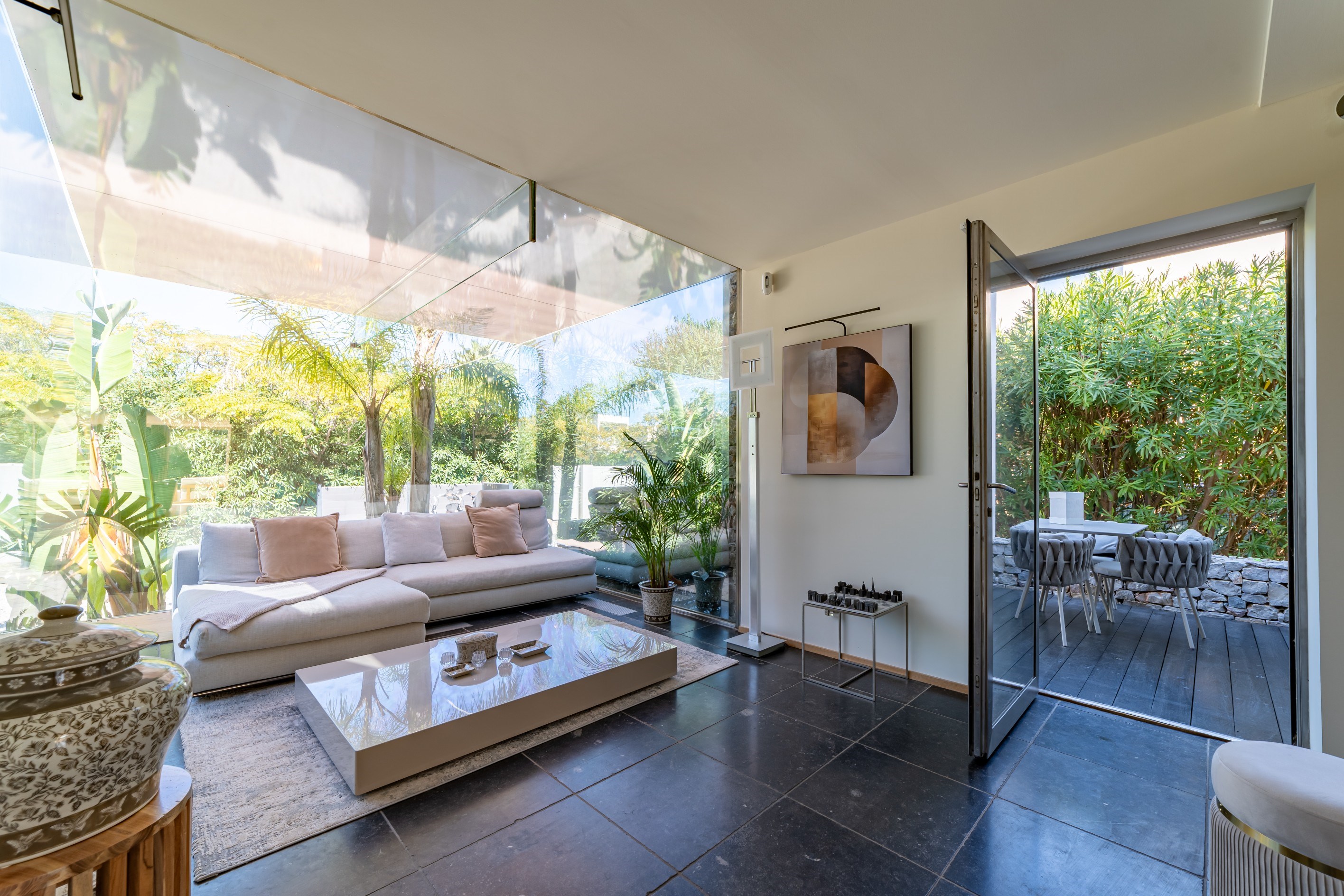  Elegance and transparency are the watchwords of this resolutely contemporary vi… - 物件實景