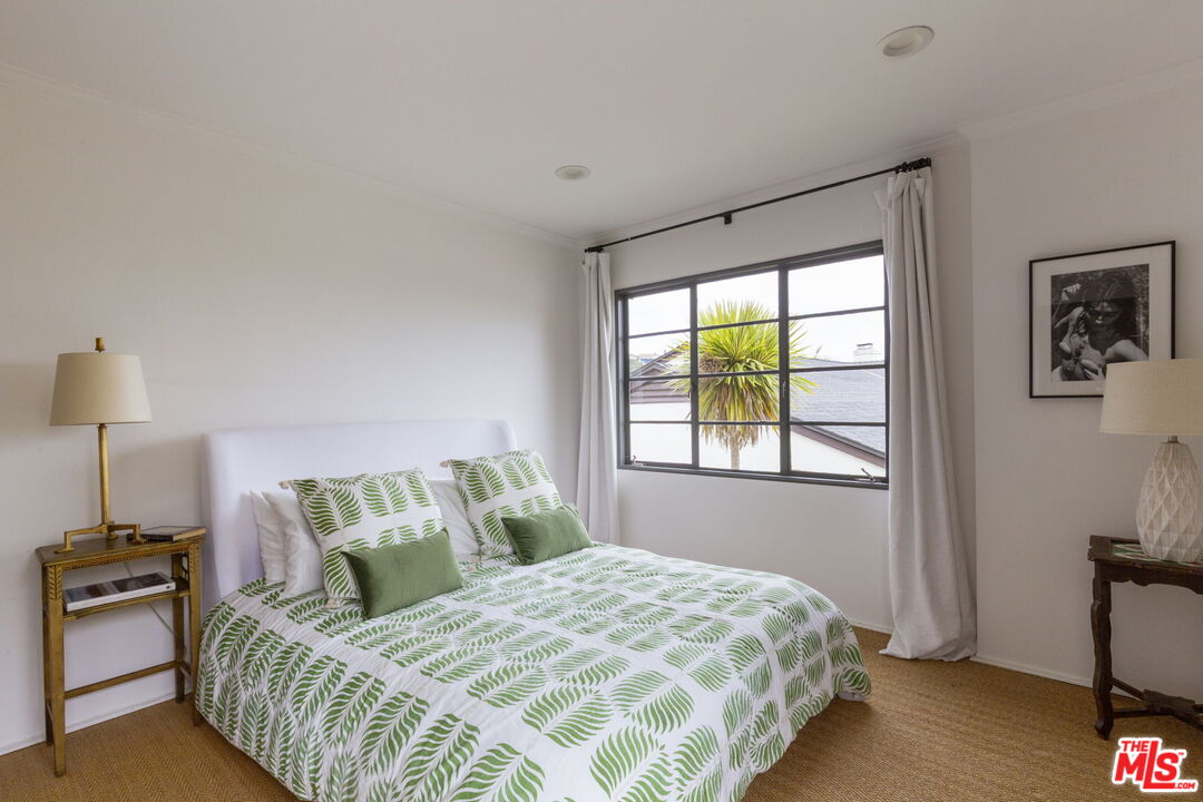 Los Angeles, California, 90068, United States, 3 Bedrooms Bedrooms, ,4 BathroomsBathrooms,Residential,For Sale,1839885