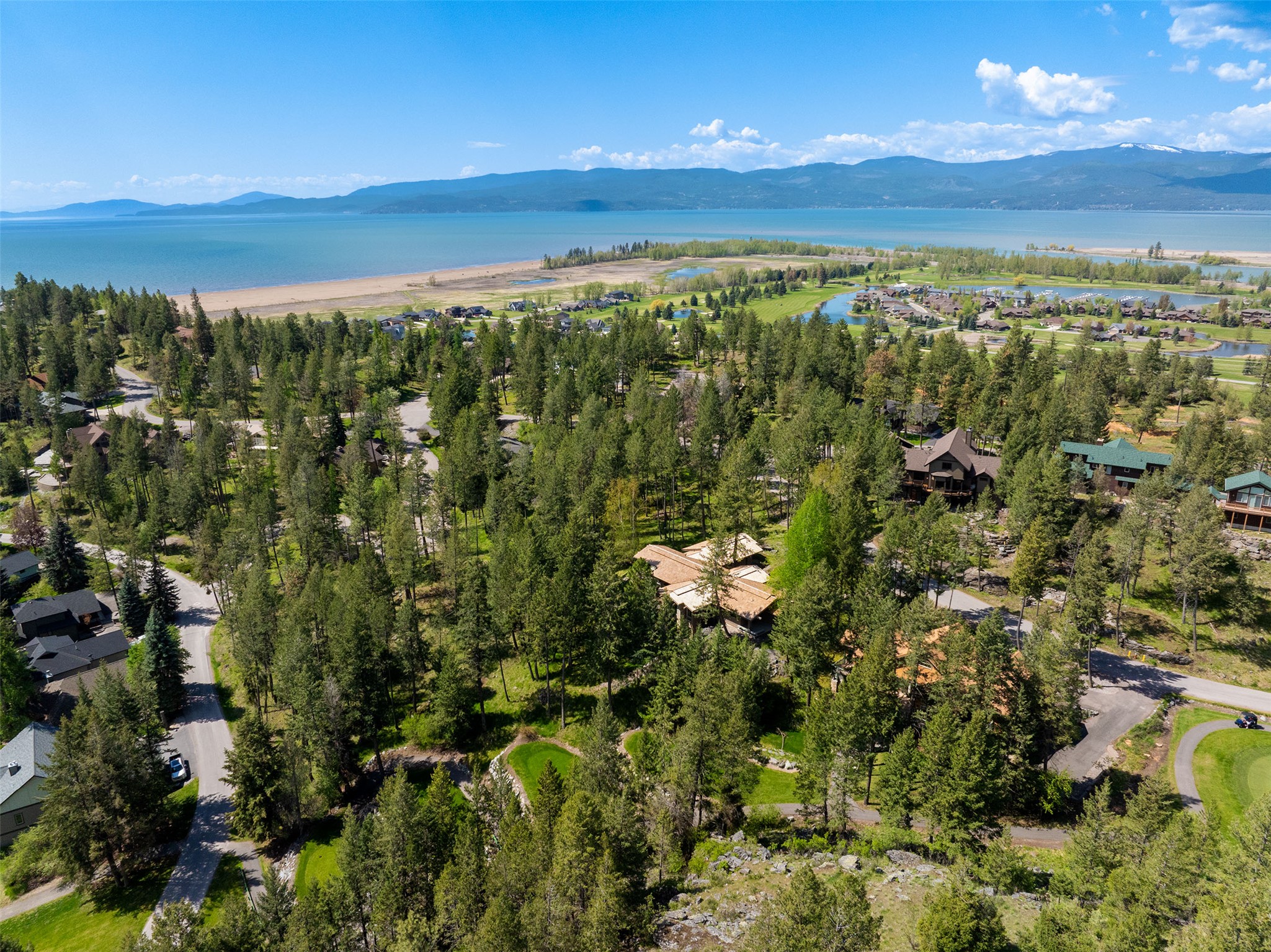  137 & 133 Eagle Bend Drive - 物件實景