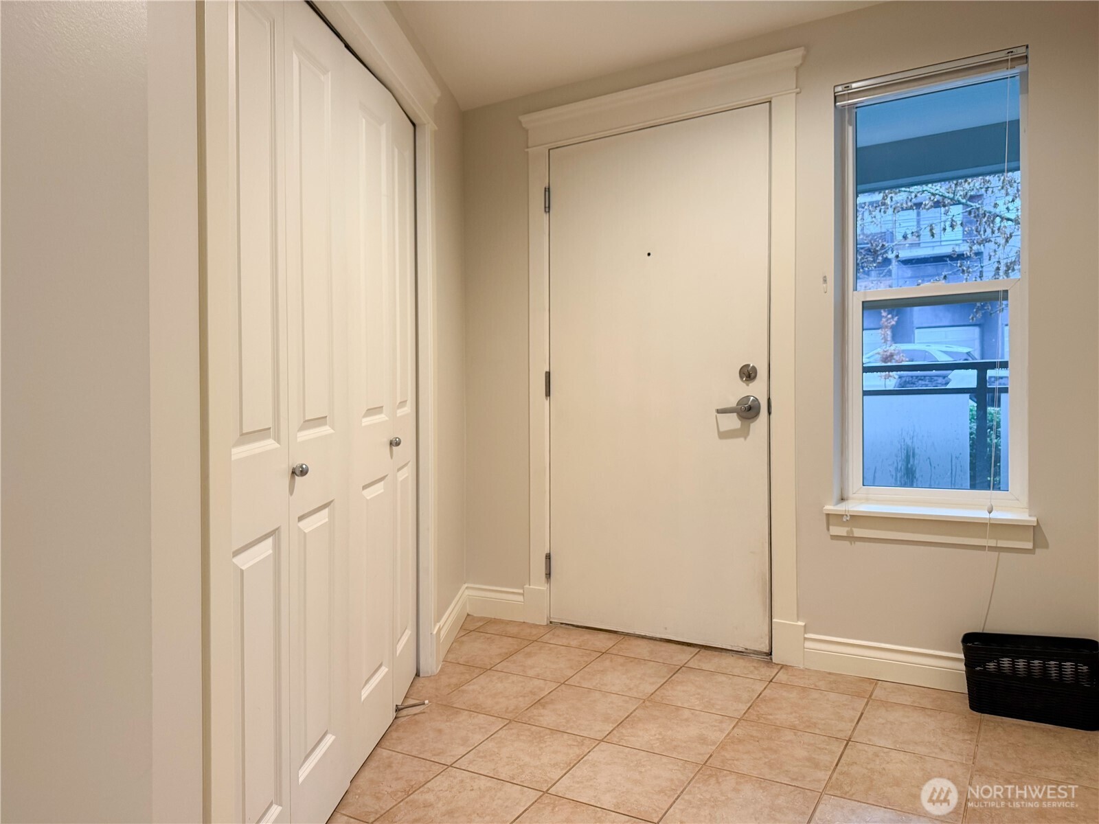 Seattle, Washington, 98199, United States, 2 Bedrooms Bedrooms, ,2 BathroomsBathrooms,Residential,For Sale,1998724
