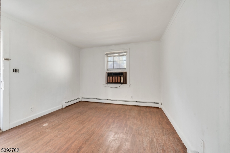 Rahway City, New Jersey, 07065, United States, 5 Bedrooms Bedrooms, ,2 BathroomsBathrooms,Residential,For Sale,1968734