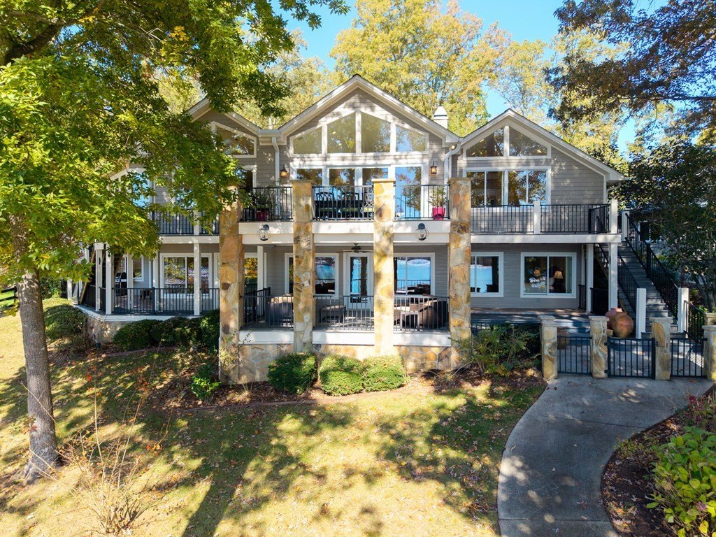 Hiawassee, Georgia, 30546, United States, 3 Bedrooms Bedrooms, ,4 BathroomsBathrooms,Residential,For Sale,1978454