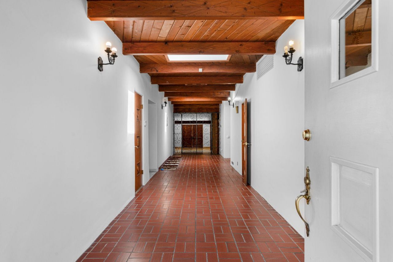 Albuquerque, New Mexico, 87106, United States, 4 Bedrooms Bedrooms, ,5 BathroomsBathrooms,Residential,For Sale,1896146