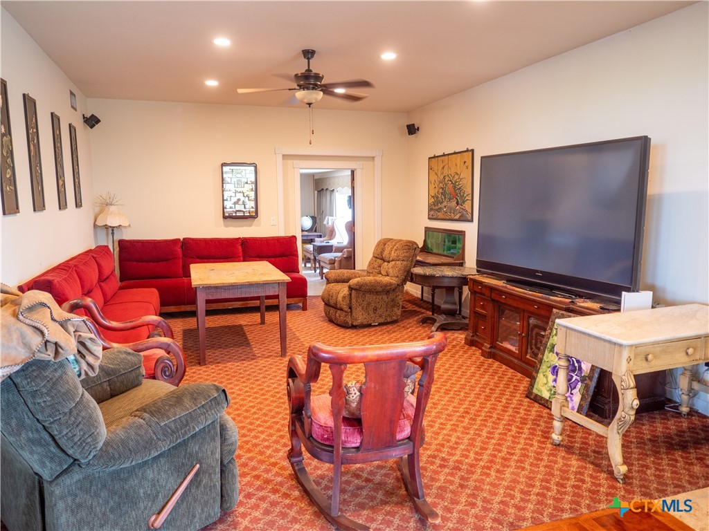 Edna, Texas, 77957, United States, 5 Bedrooms Bedrooms, ,5 BathroomsBathrooms,Residential,For Sale,1770365