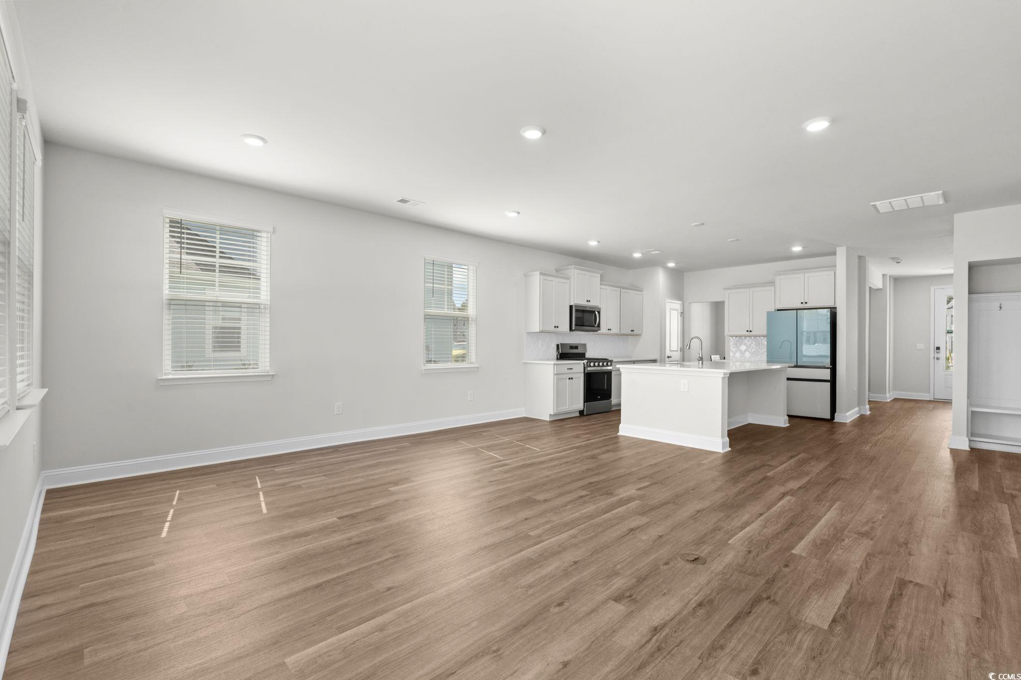 Myrtle Beach, South Carolina, 29579, United States, 5 Bedrooms Bedrooms, ,4 BathroomsBathrooms,Residential,For Sale,1960870