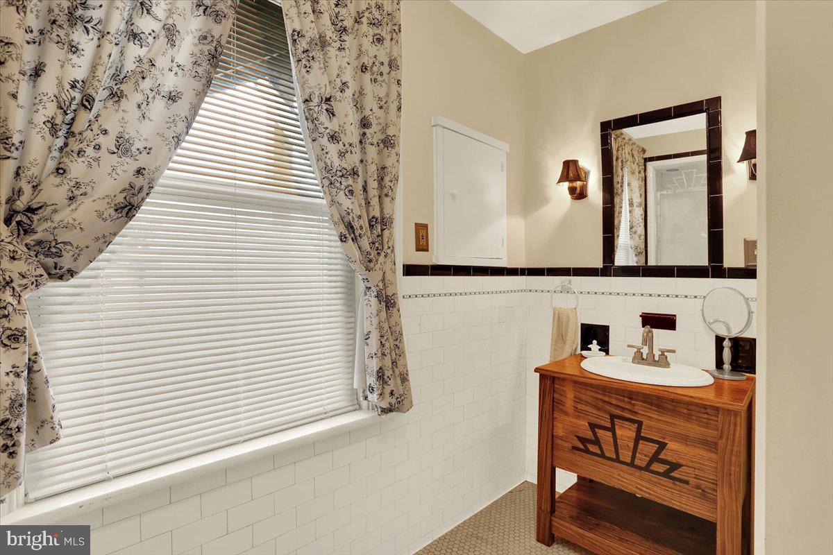 Manheim, Pennsylvania, 17545, United States, 6 Bedrooms Bedrooms, ,8 BathroomsBathrooms,Residential,For Sale,1896454