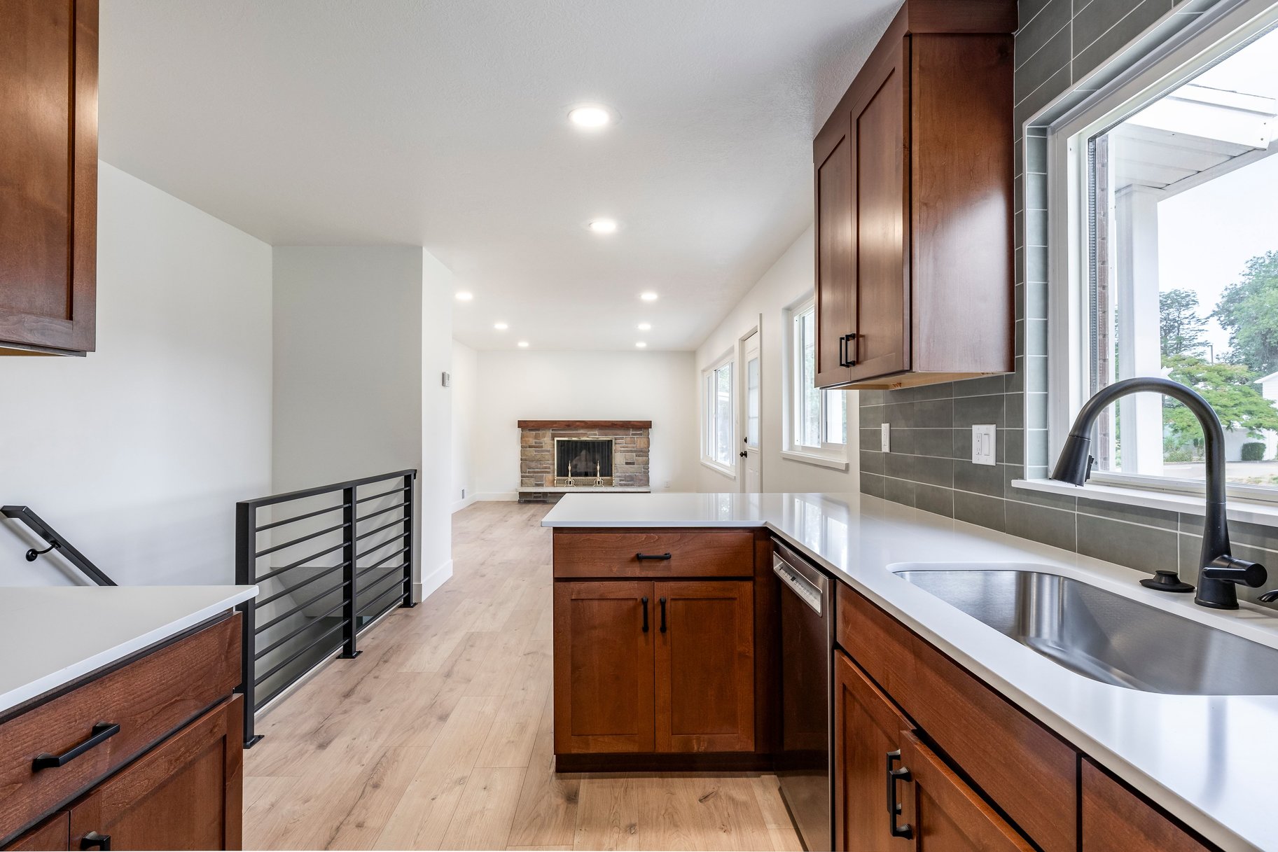  Fully Renovated Rambler With Large Primary En-Suite - 物件實景
