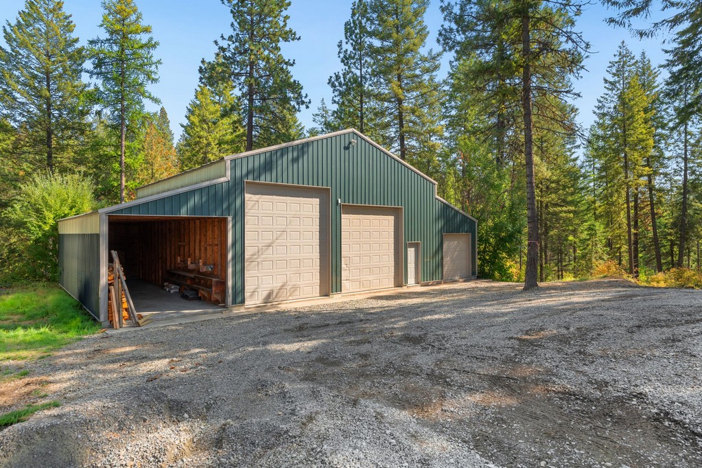 Bonners Ferry, Idaho, 83805, United States, 3 Bedrooms Bedrooms, ,4 BathroomsBathrooms,Residential,For Sale,1984473