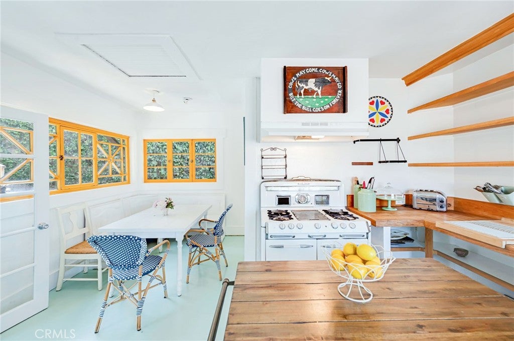 Los Angeles, California, 90031, United States, 3 Bedrooms Bedrooms, ,2 BathroomsBathrooms,Residential,For Sale,1862945