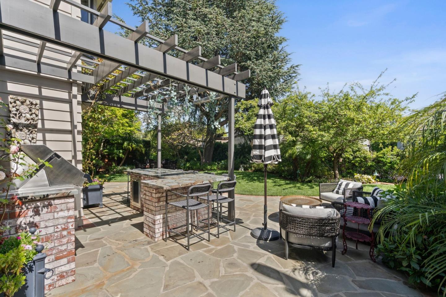 Hillsborough, California, 94010, United States, 6 Bedrooms Bedrooms, ,7 BathroomsBathrooms,Residential,For Sale,1947019