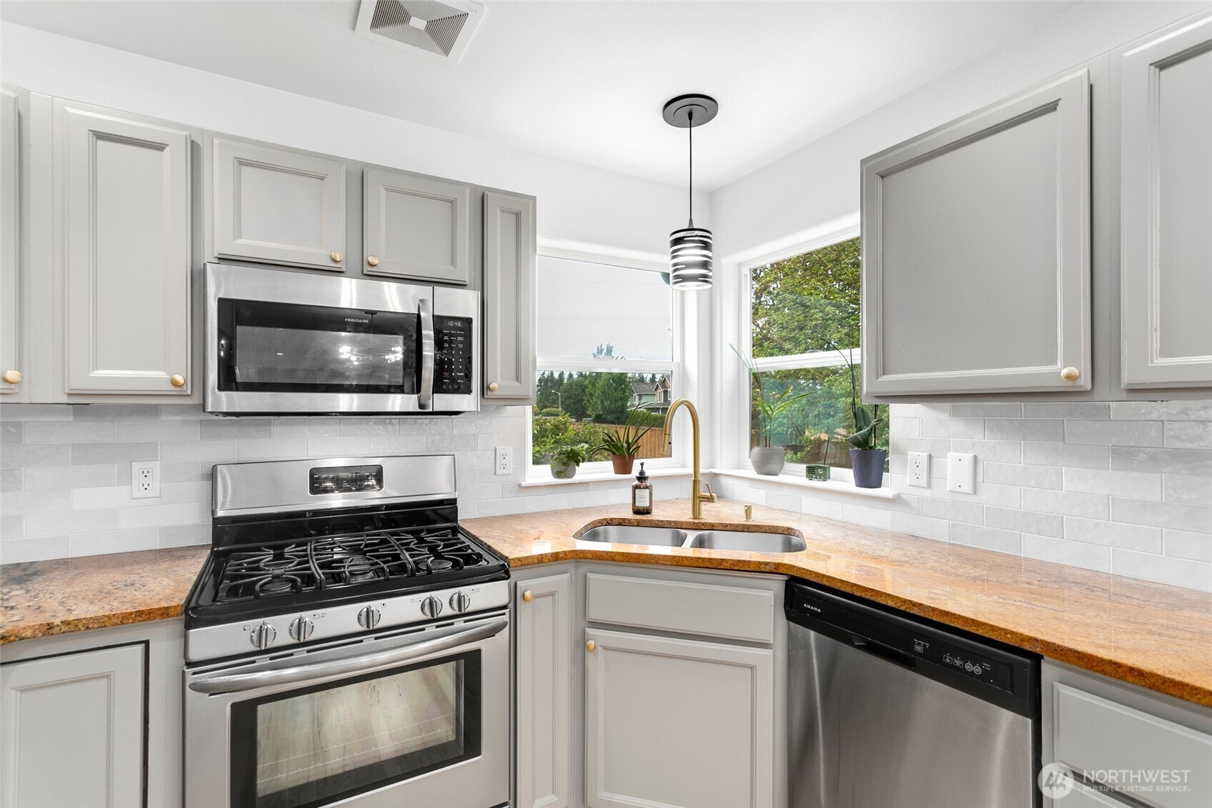 Bonney Lake, Washington, 98391, United States, 4 Bedrooms Bedrooms, ,3 BathroomsBathrooms,Residential,For Sale,1911203