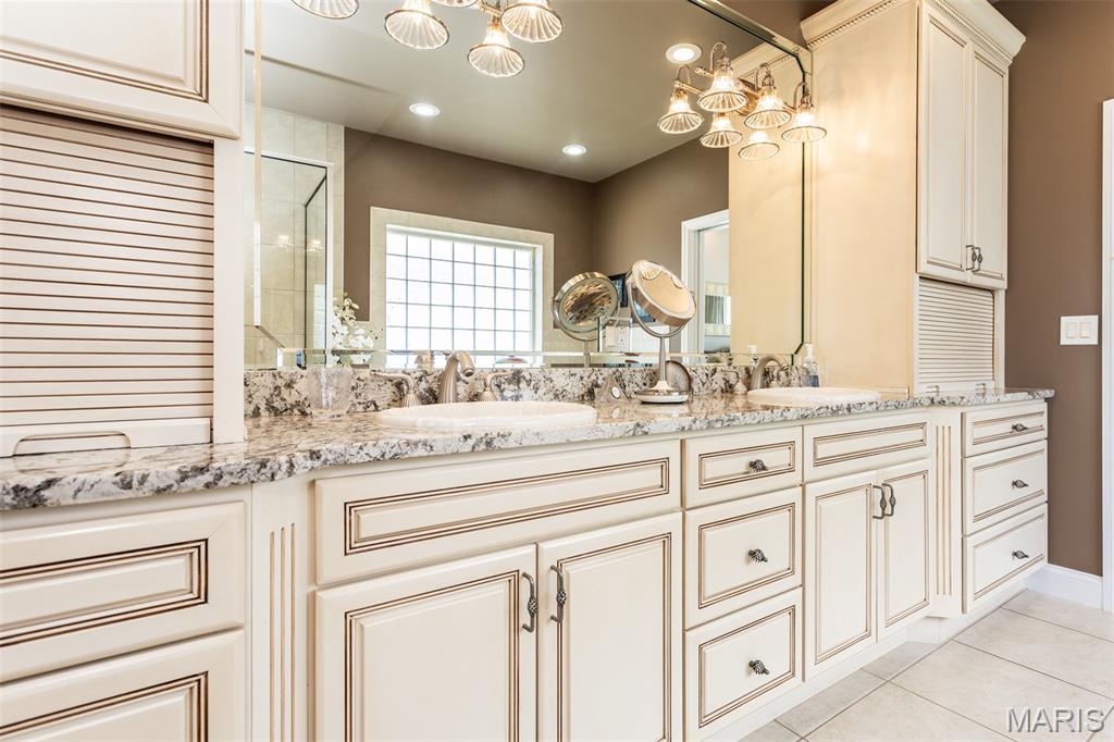 Grafton, Illinois, 62037, United States, 2 Bedrooms Bedrooms, ,2 BathroomsBathrooms,Residential,For Sale,1907573