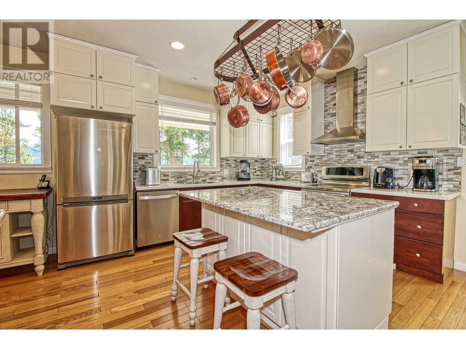 KELOWNA, British Columbia, V1Z 3W4, CA, 5 Bedrooms Bedrooms, ,3 BathroomsBathrooms,Residential,For Sale,1876914