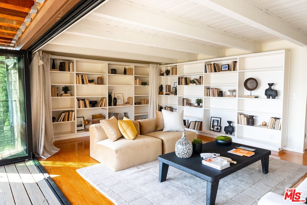 Topanga, California, 90290, United States, 4 Bedrooms Bedrooms, ,5 BathroomsBathrooms,Residential,For Sale,1796839