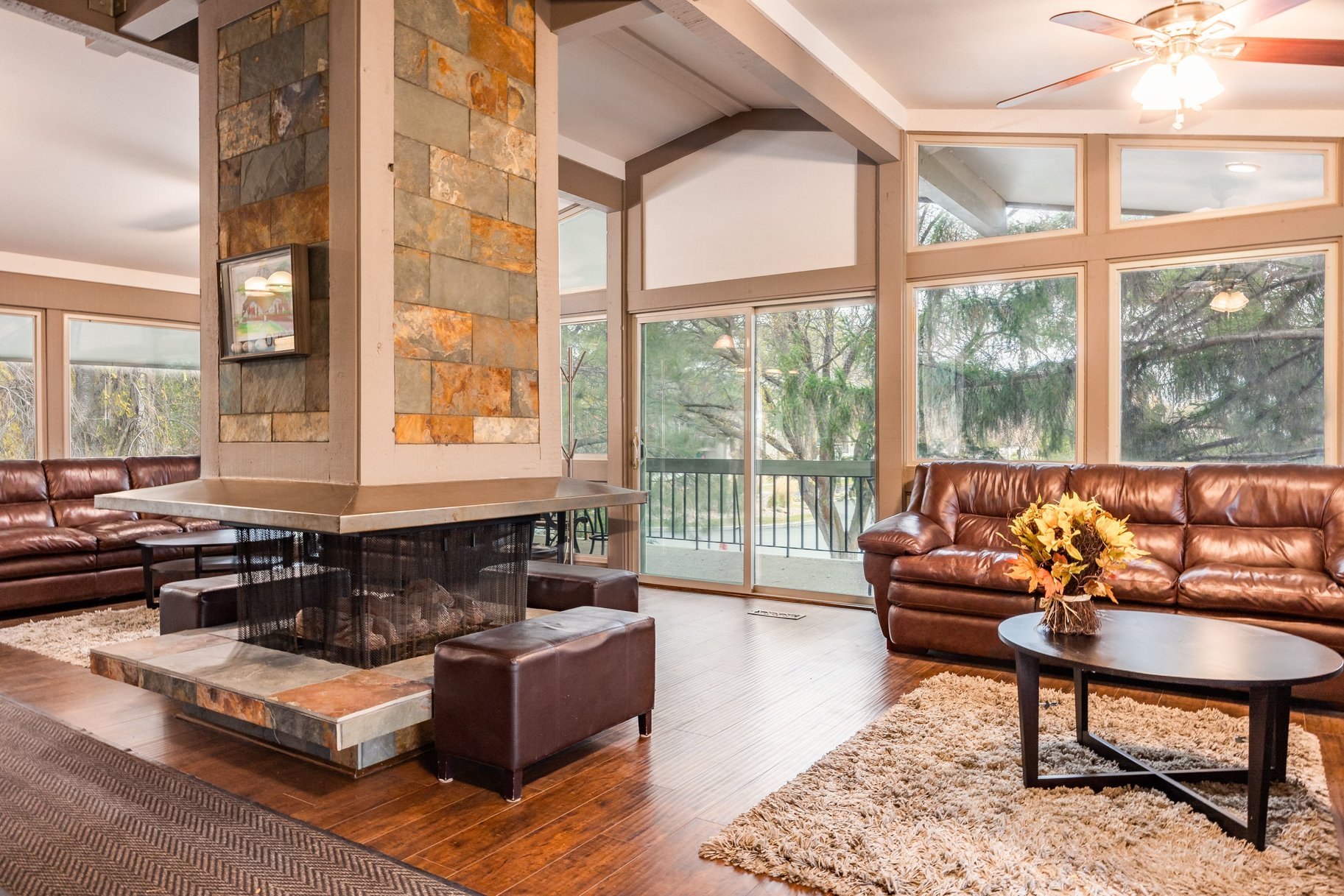  Elegant Single-Level Living in Gated Waterbury Community - 物件實景