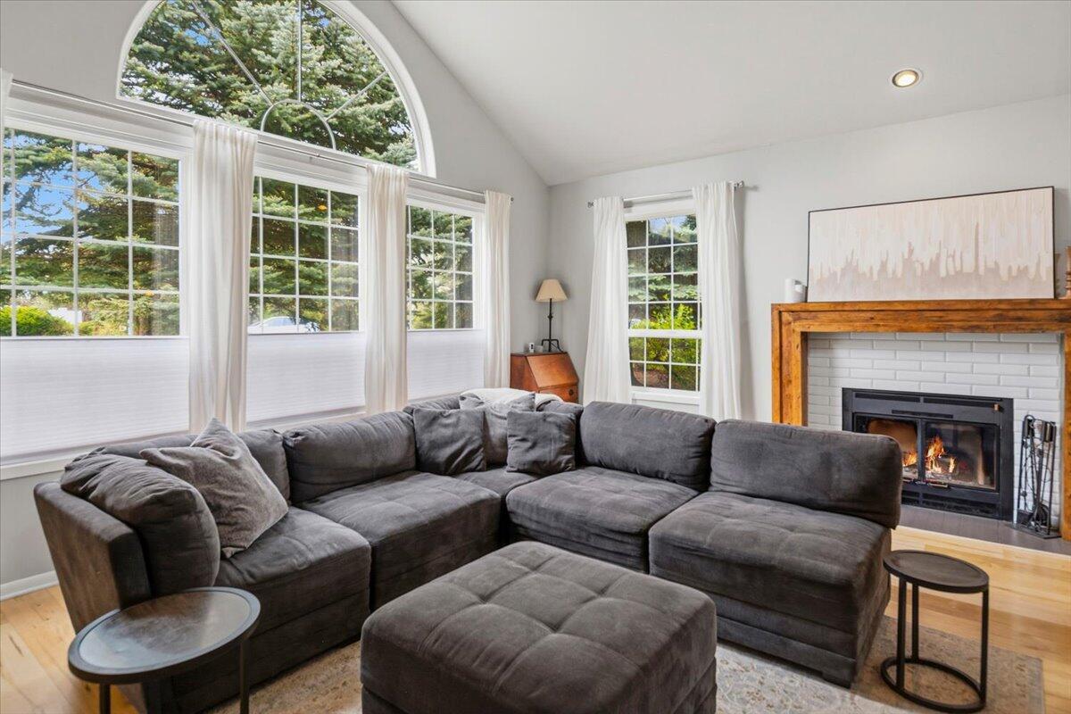 Redmond, Oregon, 97756, United States, 3 Bedrooms Bedrooms, ,3 BathroomsBathrooms,Residential,For Sale,2049187