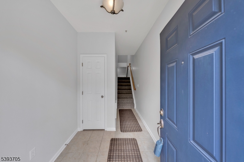 Belleville Twp., New Jersey, 07109, United States, 2 Bedrooms Bedrooms, ,3 BathroomsBathrooms,Residential,For Sale,1971321