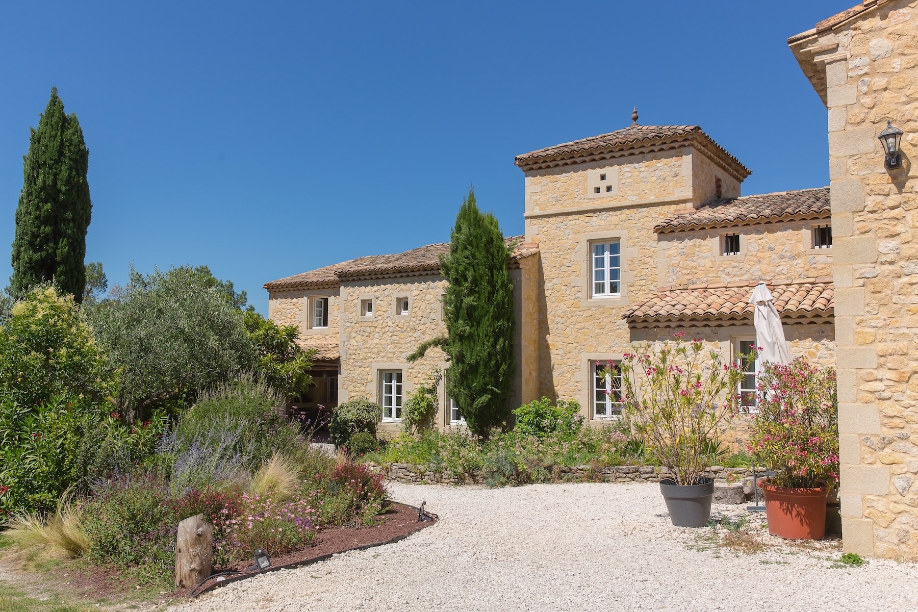  Character farmhouse near Uzès with swimming pool, landscaped garden and beautif… - 物件實景