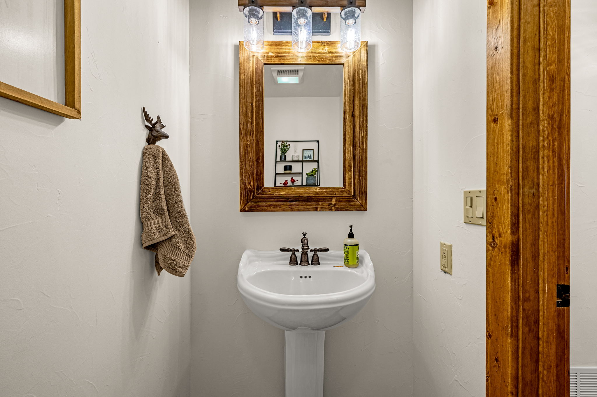 Cripple Creek, Colorado, 80813, United States, 3 Bedrooms Bedrooms, ,3 BathroomsBathrooms,Residential,For Sale,1997050