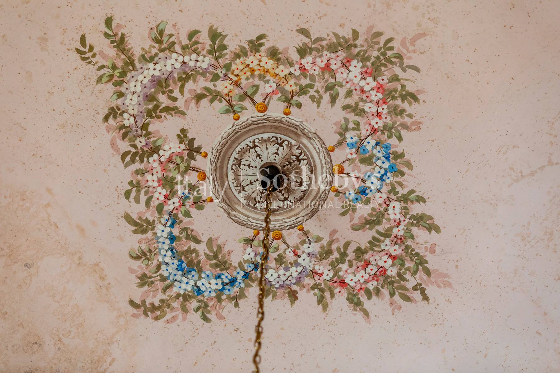  A prestigious 19th-century palace in Ragusa