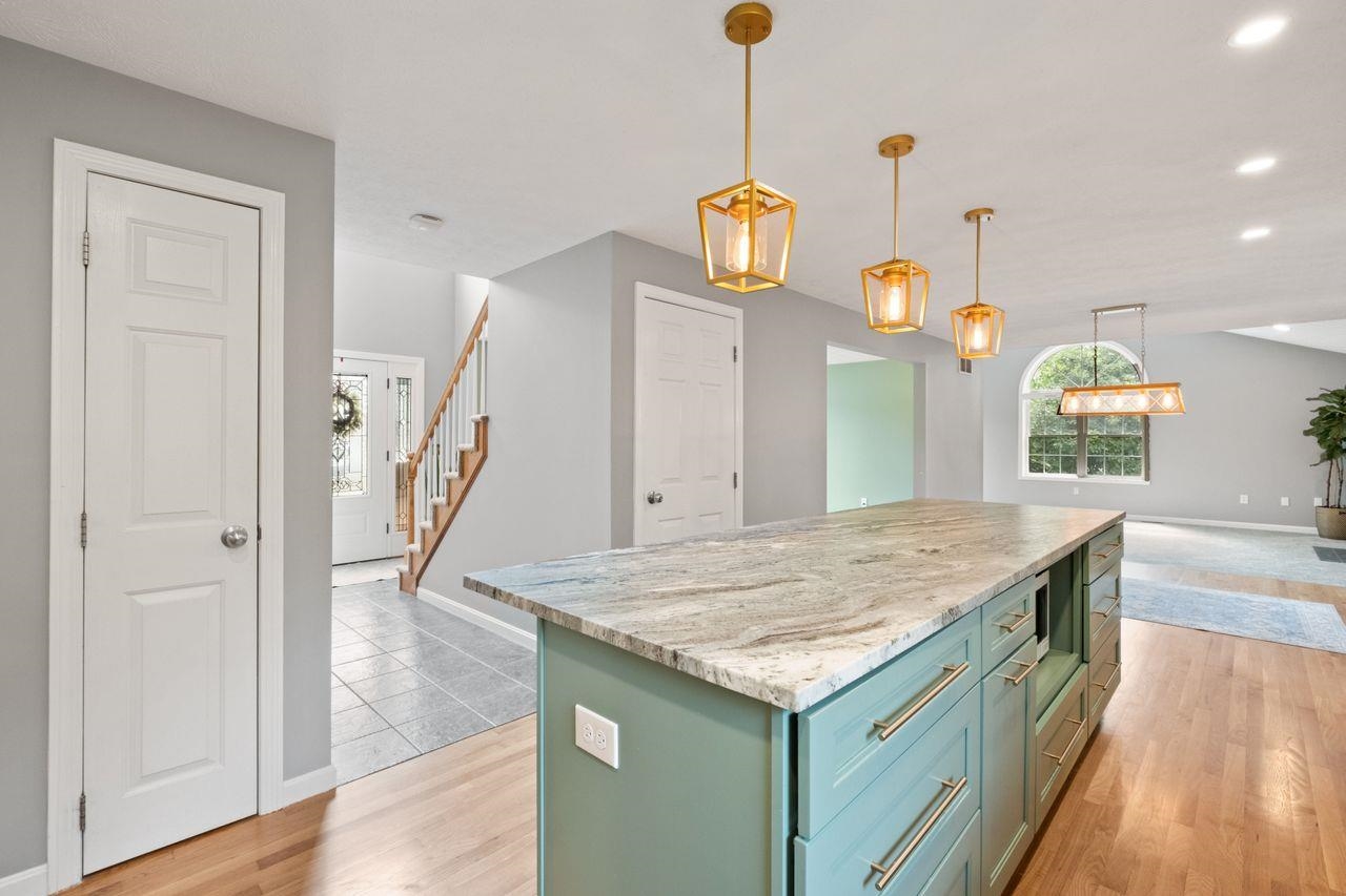 Hudson, New Hampshire, 03051, United States, 3 Bedrooms Bedrooms, ,2 BathroomsBathrooms,Residential,For Sale,1940270