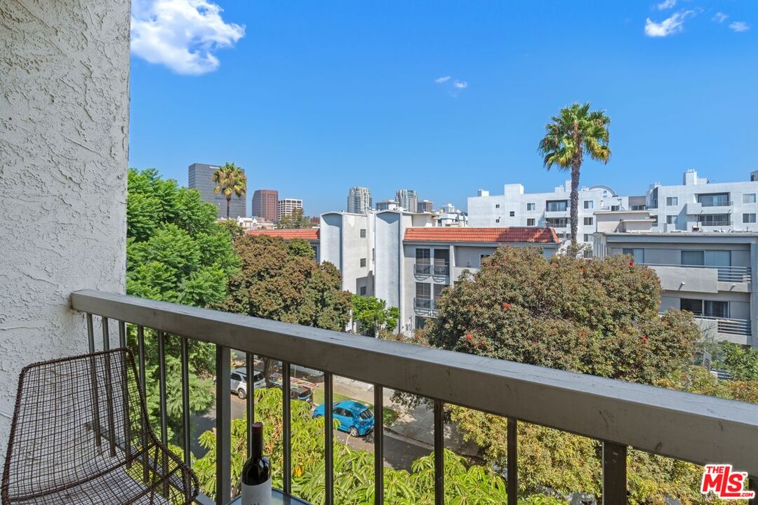 Los Angeles, California, 90024, United States, 2 Bedrooms Bedrooms, ,1 BathroomBathrooms,Residential,For Sale,1948814