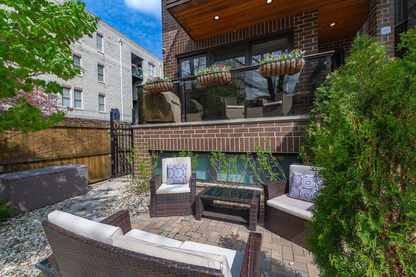 Chicago, Illinois, 60613, United States, 3 Bedrooms Bedrooms, ,2 BathroomsBathrooms,Residential,For Sale,2048399