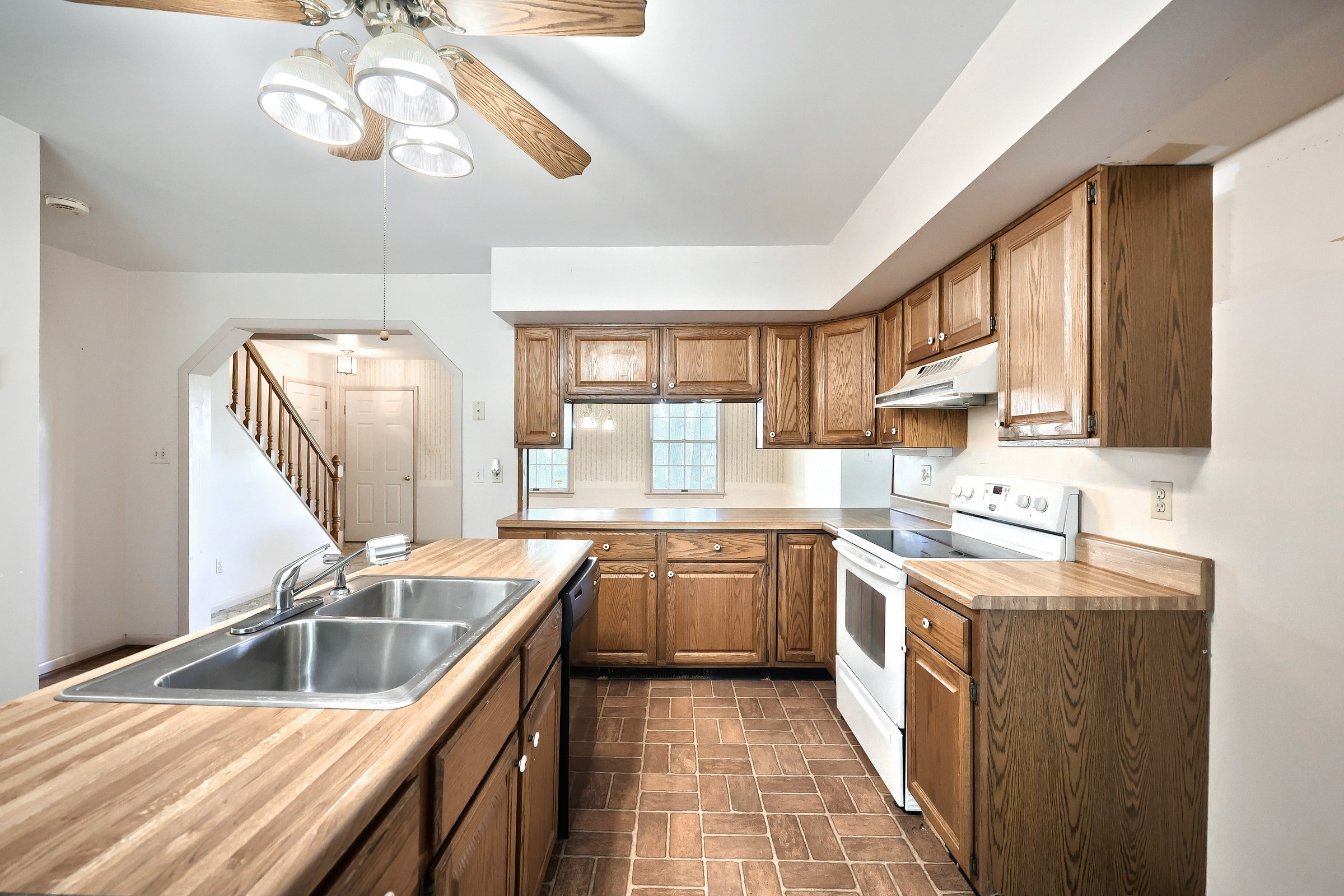 Felton, Pennsylvania, 17322, United States, 4 Bedrooms Bedrooms, ,2 BathroomsBathrooms,Residential,For Sale,1977692